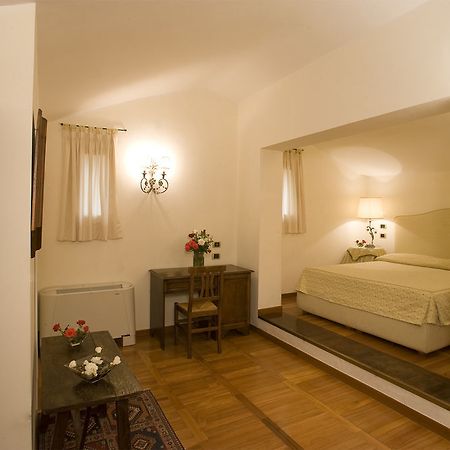 Locanda Della Taverna Etrusca Сована Екстер'єр фото